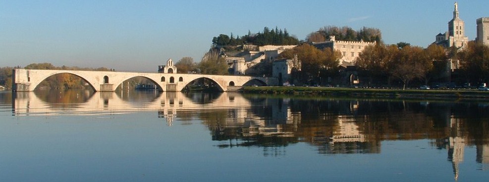 Vacances sur l'île de Barthelasse face au Pont d'Avignon