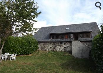 Grange auvergnate dans le Cantal