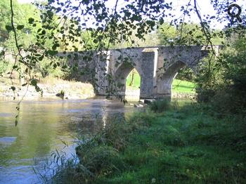 profitez des chasses aux trésors pour décourvrir ce pont romain sur la Gartempe