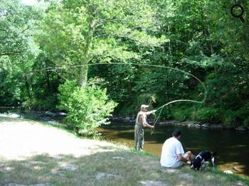 pêche à la truite au bord de la Gartempe