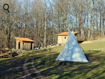 camp de tipis dans le Cantal