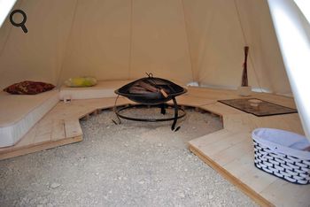 Nos tipi sont chauffés par un breasero