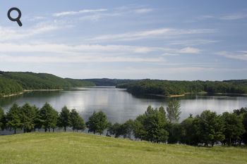 Tipis au bord du lac